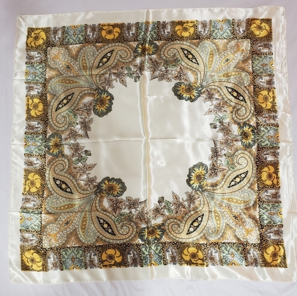 R-570- Women's Scarf Cream Black Yellow Colors NWT - Picture 3 of 8